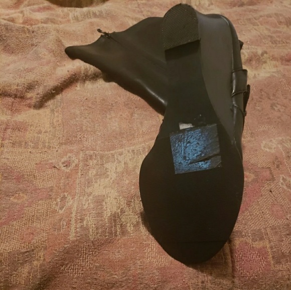 Boots - Picture 2 of 4